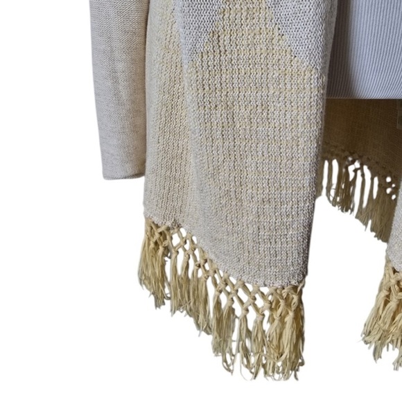 Size XS Lilly Pulitzer gold Tatum sweater in excellent condition - Picture 6 of 8